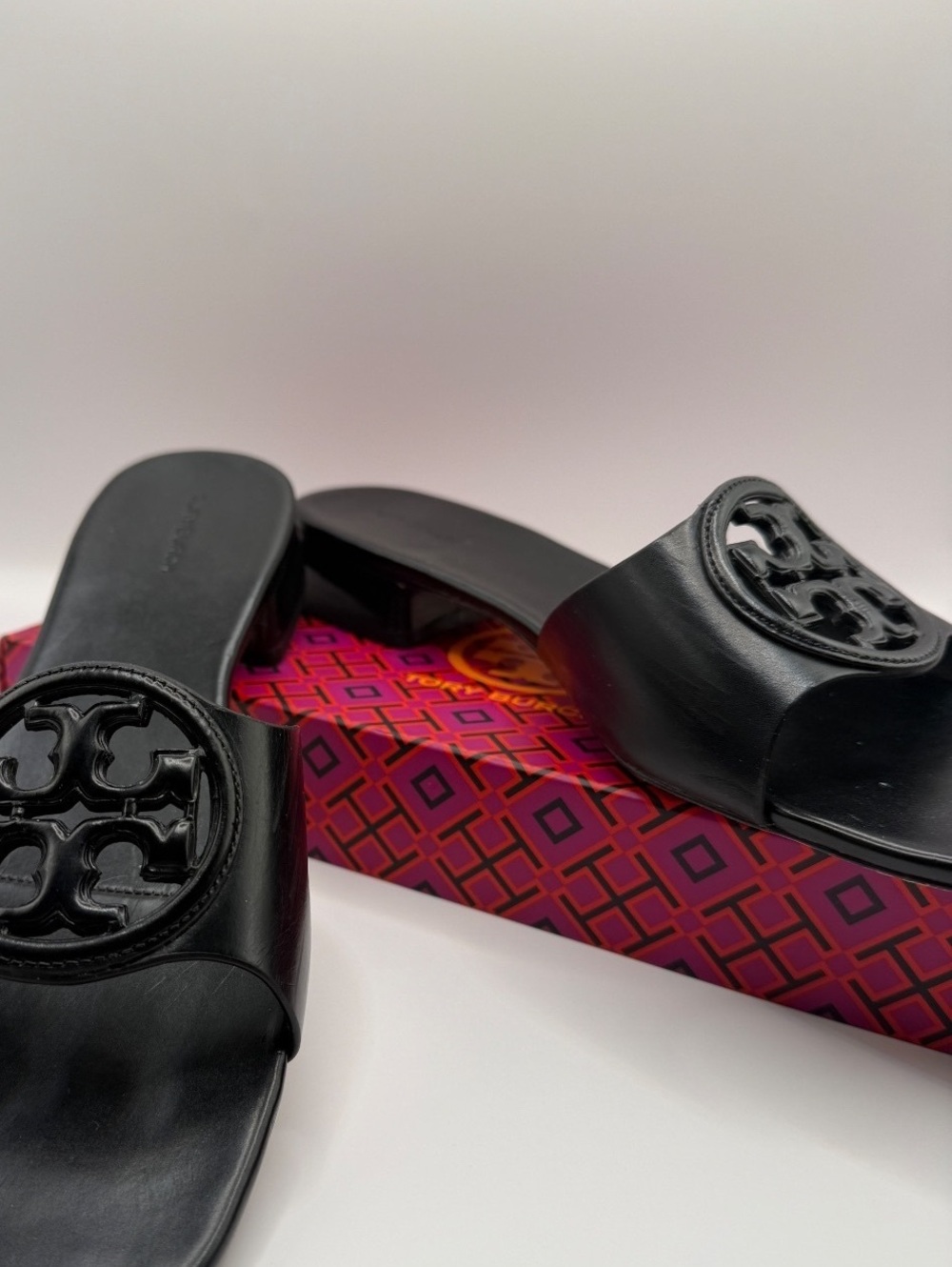 Tory Burch Bombe Miller Slide Calf Leather in Perfect Black — Size 10 - Picture 6 of 8